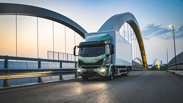 Iveco tratta la cessione di Defence Vehicles a Leonardo per €1,6 mld; il governo spinge per una soluzione industriale italiana