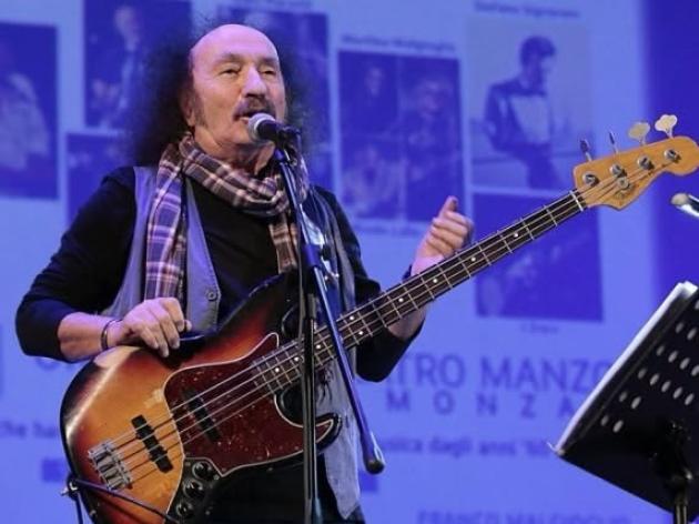 Addio a Livio Macchia, morto per un tumore il bassista e fondatore dei Camaleonti, un mese fa l'ultimo concerto, aveva 83 anni