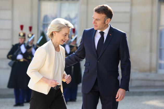 Dazi, 11 Paesi scrivono all'Ue: "Subito scudo commerciale sull'acciaio", Parigi e Berlino bocciano von der Leyen: "Sottomessi agli Usa"