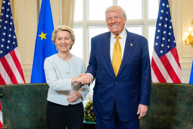 Dazi, von der Leyen si piega agli Usa per sostituire il gas russo: "Investimenti su gnl e petrolio per 750 mld € nei prossimi 3 anni"