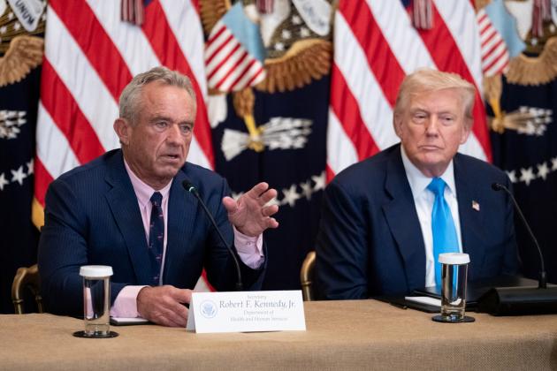 Usa, Trump avverte Big Pharma e invia lettere a 17 ceo di aziende: "O abbassate prezzi farmaci da prescrizione o pagherete con sanzioni"