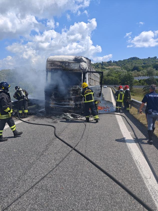 Incendio sull’A16. Intervento tempestivo di GSA: “L’azienda premierà i propri soccorritori”