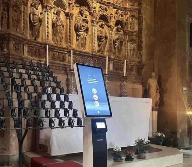 Le offerte in chiesa ora si fanno con il Pos, al via pagamenti digitali anche per accendere i ceri, stop alle monete