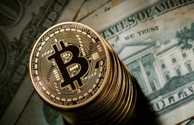 Bitcoin, crypto crollata sotto i $70mila, -8% durante la settimana, -3,8% rispetto a novembre 2024 quando Trump vinse le elezioni Usa