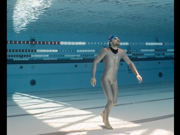 Vitomir Maričić stabilisce nuovo record di apnea statica, sott'acqua per 29 minuti e 3 secondi utilizzando ossigeno puro prima dell'immersione