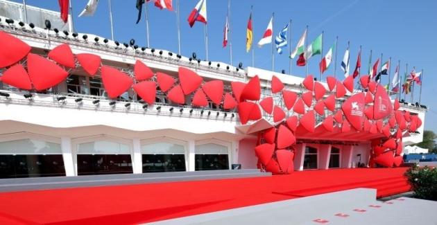 Festival Cinema di Venezia 2025, vince il glamour tra eventi, party e celebrazioni