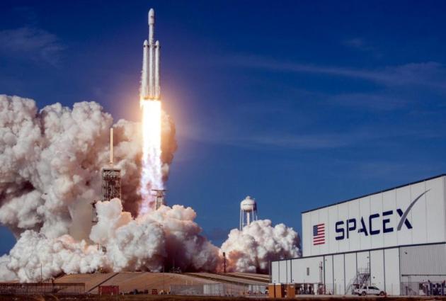 SpaceX, completato con successo il decimo volo di Starship: test decisivo per Luna, Marte e missioni future