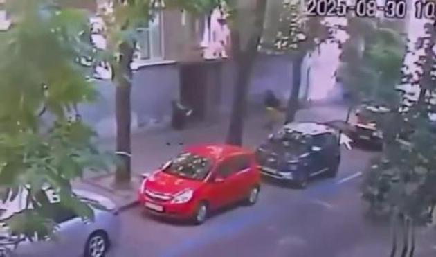 Ucraina, ucciso a Leopoli Andriy Parubiy: ex presidente della Verkhovna Rada assassinato con 8 colpi di arma da fuoco da finto corriere Glovo 