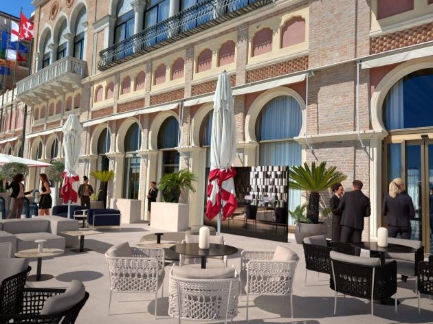 Terrazza Excelsior a Venezia Lido, il luogo esclusivo degli incontri e del bere sano