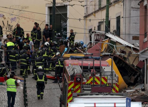 Deragliamento funicolare Lisbona, l'incidente causato da rottura cavo di sicurezza, il contratto di manutenzione scaduto da fine agosto