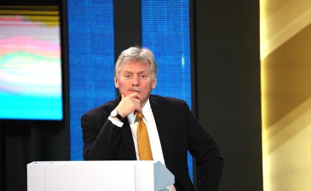 Ucraina, Peskov: “Invito di Putin a Zelensky per colloqui, non per arrendersi”, poi l’attacco a Usa e Ue: “Non possono garantire sicurezza a Kiev”