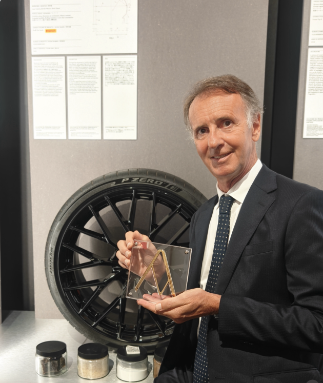 Pirelli riceve il Compasso d’Oro Internazionale ADI 2025 per il P Zero E, primo pneumatico premiato per il design della mobilità