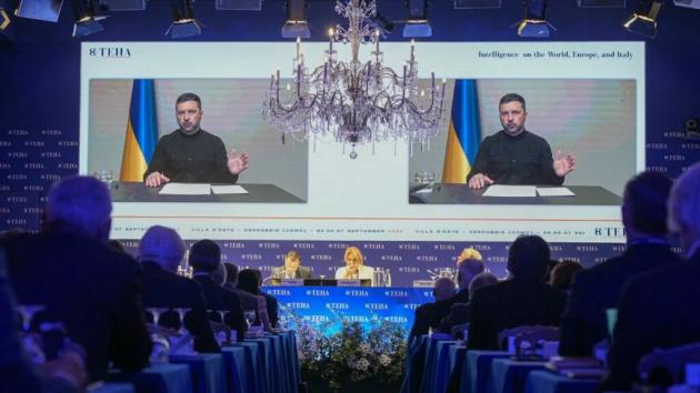 A Cernobbio va in scena l’ennesima rappresentazione pro Zelensky: la presenza del leader ucraino a cosa è servita? Ipocrisia assoluta