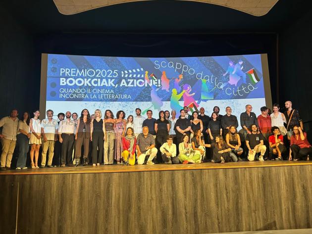 Bookciak,Azione