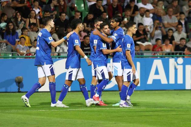 IIsraele-Italia, israeliani con lutto al braccio dopo attentato a Gerusalemme, ok da Uefa, i commenti: "Nessuna fascia per i 70mila morti a Gaza?"