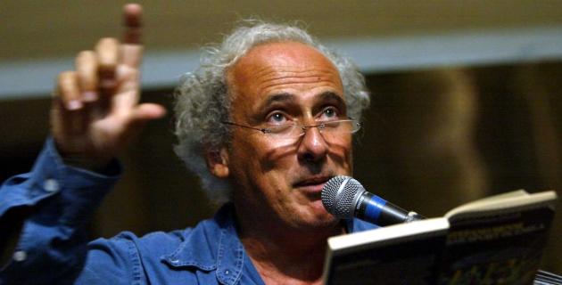 Addio a Stefano Benni, morto a 78 anni dopo “lunga malattia che gli impediva anche di parlare” lo scrittore di Bar Sport
