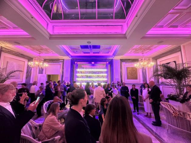 L'Aleph Rome Hotel, Curio Collection by Hilton, affascinante struttura nel cuore della Città eterna, prosegue il suo percorso attraverso l’arte con una nuova mostra
