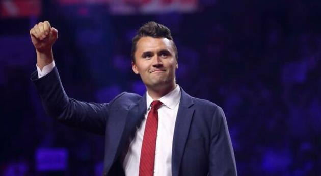 Attentato a Charlie Kirk, chi era l’attivista MAGA: da posizioni anti-Covid e vaccino a negazionismo su cambiamento climatico, moglie ex miss Arizona