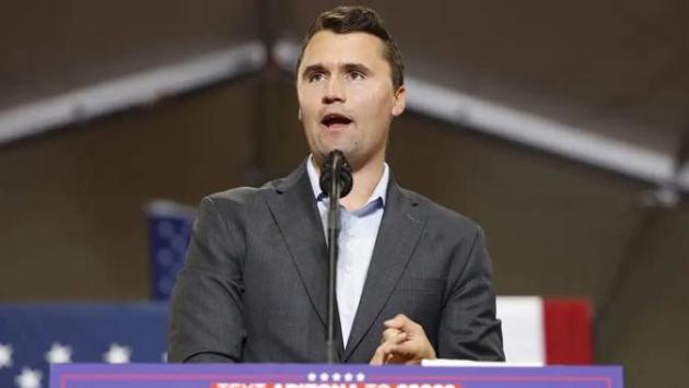 Attentato a Charlie Kirk, al Parlamento Ue negato un minuto di silenzio: maleducazione istituzionale, non riconosciuta gravità del gesto
