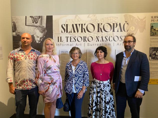 Dal 13 settembre al 13 novembre 2025, la Sala delle Esposizioni della Accademia delle Arti del Disegno ospita la mostra “Slavko Kopač. Il tesoro nascosto. Arte informale, surrealismo, art brut” 
