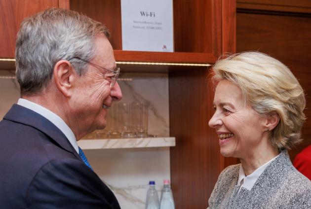 Draghi torna ad attaccare l'Ue: "Inazione minaccia nostra sovranità, 1200 mld € per il riarmo", e von der Leyen lo incensa: "Grazie per il tuo servizio"