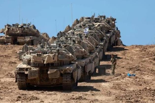 A Gaza è il caos: carri armati, macerie e bugie. L’Europa si lava le mani, l’America applaude