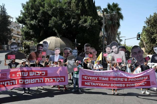 Gaza, migliaia di israeliani in protesta contro Netanyahu davanti a sua residenza a Gerusalemme, Egitto: “Non tollereremo altra Nakba”
