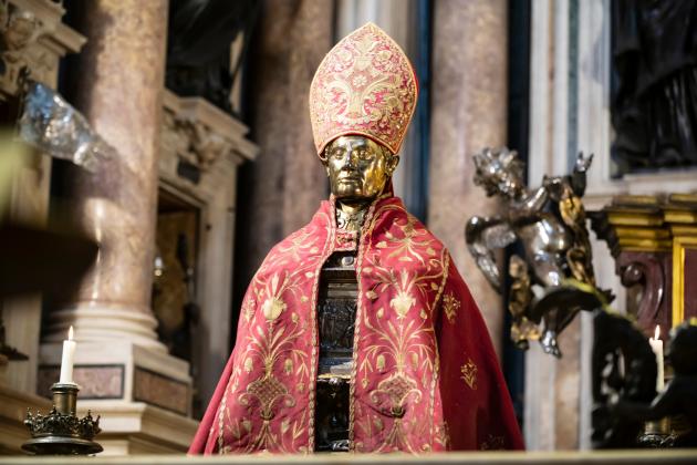 Miracolo di san Gennaro, il cardinale di Napoli Mimmo Battaglia si commuove: "È il sangue di ogni bambino di Gaza che esporrei in questa cattedrale"