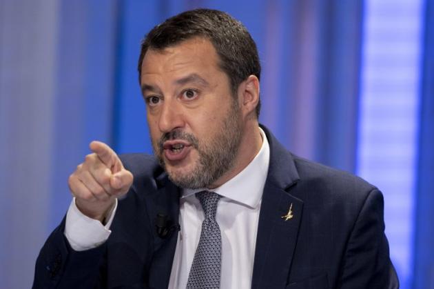 Salvini contro islamizzazione in Italia, la proposta: “Stop a permessi per islamici finché non si impegnano a rispettare nostre leggi e tradizioni”