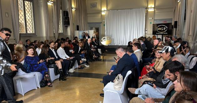 Moda, sostenibilità, inclusione e creatività. Premiate personalità di eccellenza all’ottava edizione del Milano Golden Fashion  a Milano al CAM Garibaldi