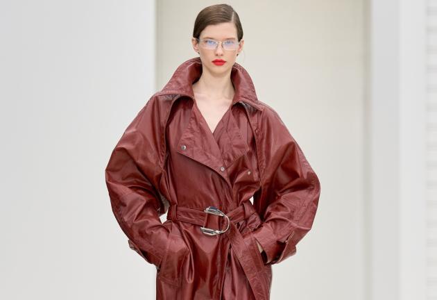 Milano Fashion Week SS26: Ferrari, Rocco Iannone incanta con la sua essenzialità vibrante 