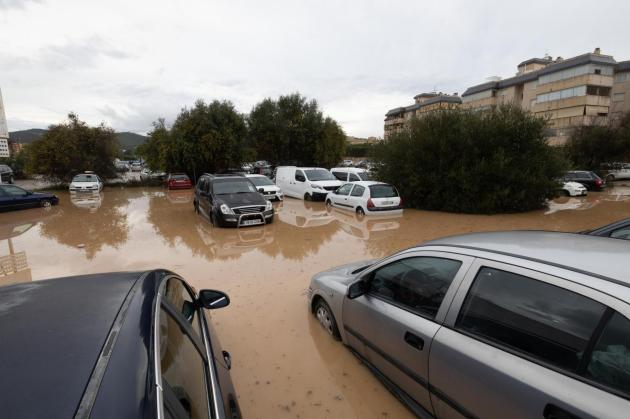 Ibiza, forte maltempo con strade allagate, alberi caduti e gravi disagi all'aeroporto per voli e passeggeri
