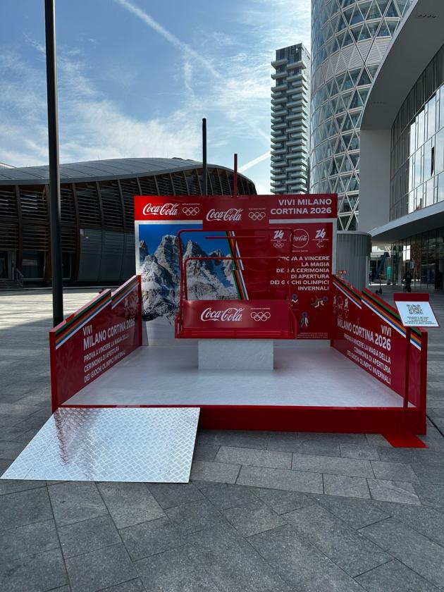 Coca-Cola,  per Milano Cortina 2026 l'installazione di una seggiovia in Piazza Gal Aulenti, il concorso con possibilità di vincere 2 biglietti "One Day"