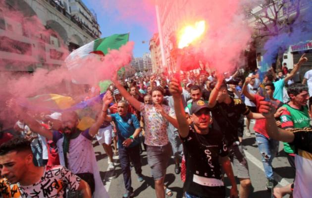Algeria, GenZ in protesta verso Palazzo Presidenziale contro la "cricca" dei potenti, autorità avvertono: "Infiltrati, vogliono destabilizzare"