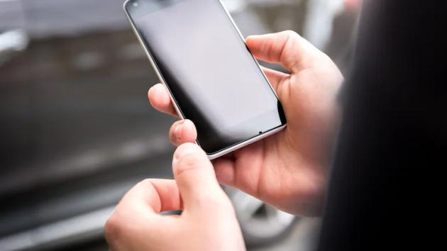 Florida, 13enne arrestato dopo aver chiesto a ChatGPT "come uccidere il mio amico" su telefono scolastico, lui: "Stavo scherzando"