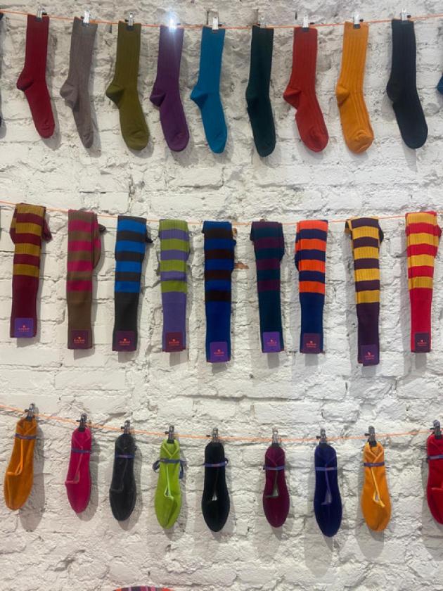 E’ wine in the city, bollicine in vetrina nel quadrilatero della moda. Ops, via Montenapoleone transennata per il remake del "Diavolo Veste Prada"… e non solo. Cin Cin, sopra le righe, da Gallo, 