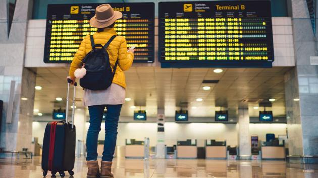Voli in ritardo, nuove regole sui rimborsi con risarcimenti dopo 3 ore e una soglia minima di 300 euro