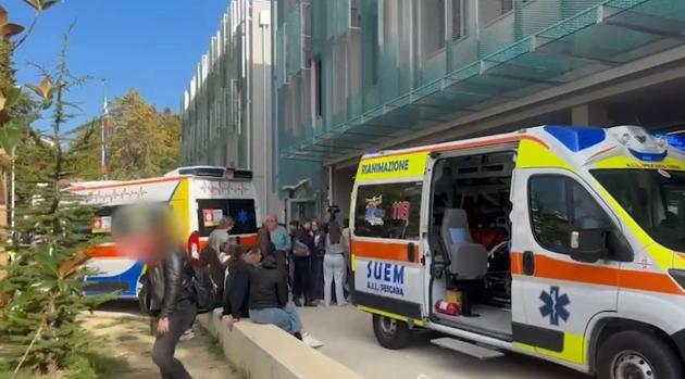 Pescara, liceo Guglielmo Marconi evacuato e chiuso dopo sostanza tossica sprigionata nell’aria: “malore improvviso” per cinquantina di persone
