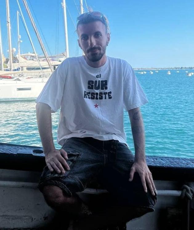 Flotilla, la denuncia per tortura dell’attivista Antonio La Piccirella contro Israele: “Violenza fisica, metallo nel pane, bevuta acqua del wc”