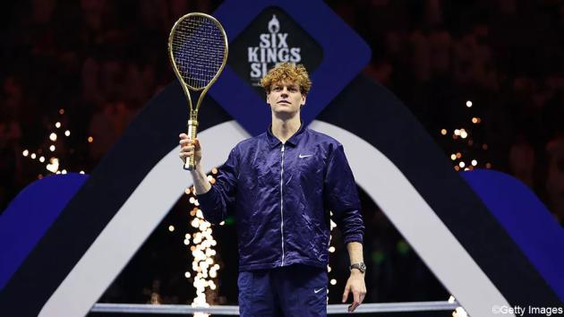 Six Kings Slam a Riad, Sinner batte Alcaraz in finale 6-2/6-4: vinti da Jannik 6mln di $ e racchetta d'oro 24 carati da 4kg da oltre $400mila