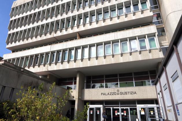 Macerata, assolto 31enne da accusa di "stupro" su 23enne dopo essersi appartati in auto nel 2019, pm: “Non era vergine, sapeva cosa rischiava”