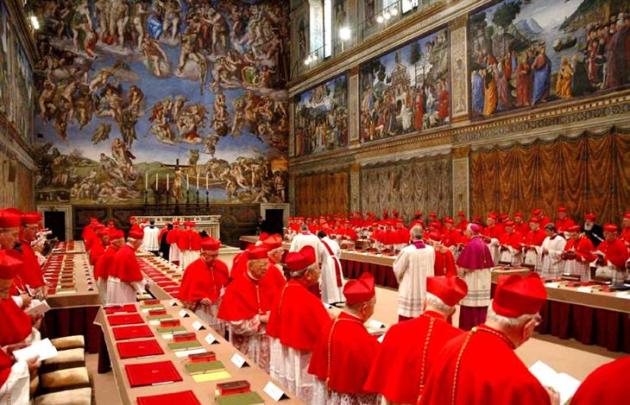 Santi e peccatori: il prete-giornalista ottantunenne che voleva “convertire” un collega… a letto
