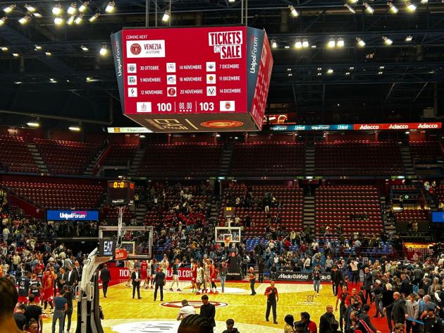 Eurolega, Olimpia Milano-Valencia 100-103, 4ª sconfitta europea per l’EA7, coach Messina: “Sprecate 2 occasioni nel finale, ma grande carattere”