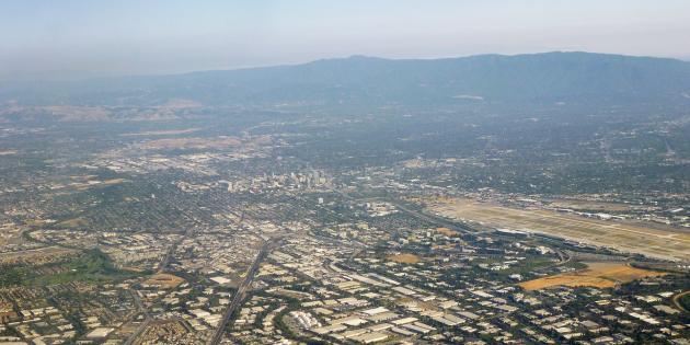 Usa, "seducenti donne straniere mandate da Cina e Russia per carpire informazioni top secret a professionisti di Silicon Valley": il rapporto del Times