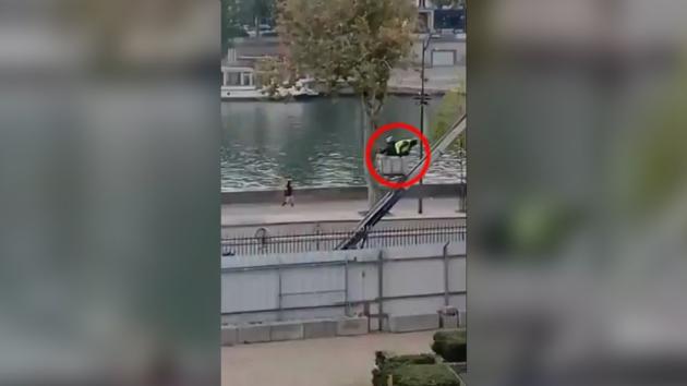 Furto al Louvre, arrestati 2 dei 4 ladri, pregiudicati e specializzati in colpi su commissione, uno stava per scappare in Algeria