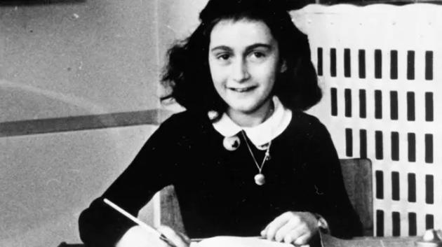 Saverio Tommasi choc: chiama Anna Frank “abusiva”. Bufera sul paladino del moralismo da social
