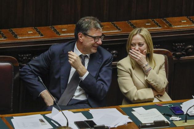 Manovra, governo punta a tassare assicurazioni per recuperare 1 mld €: aumento del bollo su unit linked o tassa su polizze per il conducente al 12,5%