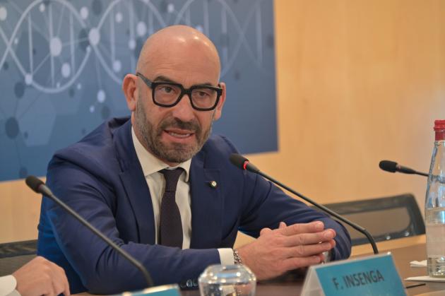 Influenza e Covid, Bassetti continua con l'allarmismo: "Rischiamo 20 mln di contagi", e insiste col vaccino: "Lo fa solo 1 italiano su 4"