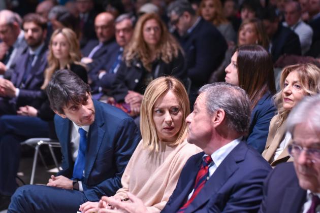 La suggestione di Meloni si chiama “Salvin-exit”, dietro le quinte la premier studia l'ingresso in maggioranza di Calenda  - RETROSCENA
