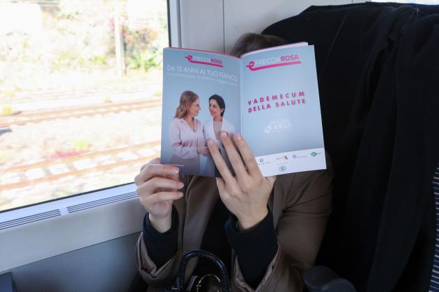 FrecciaRosa 2025 chiude il mese della prevenzione con oltre 46 milioni di passeggeri e 1.500 prestazioni erogate, impegno condiviso tra FS e Fondazione IncontraDonna